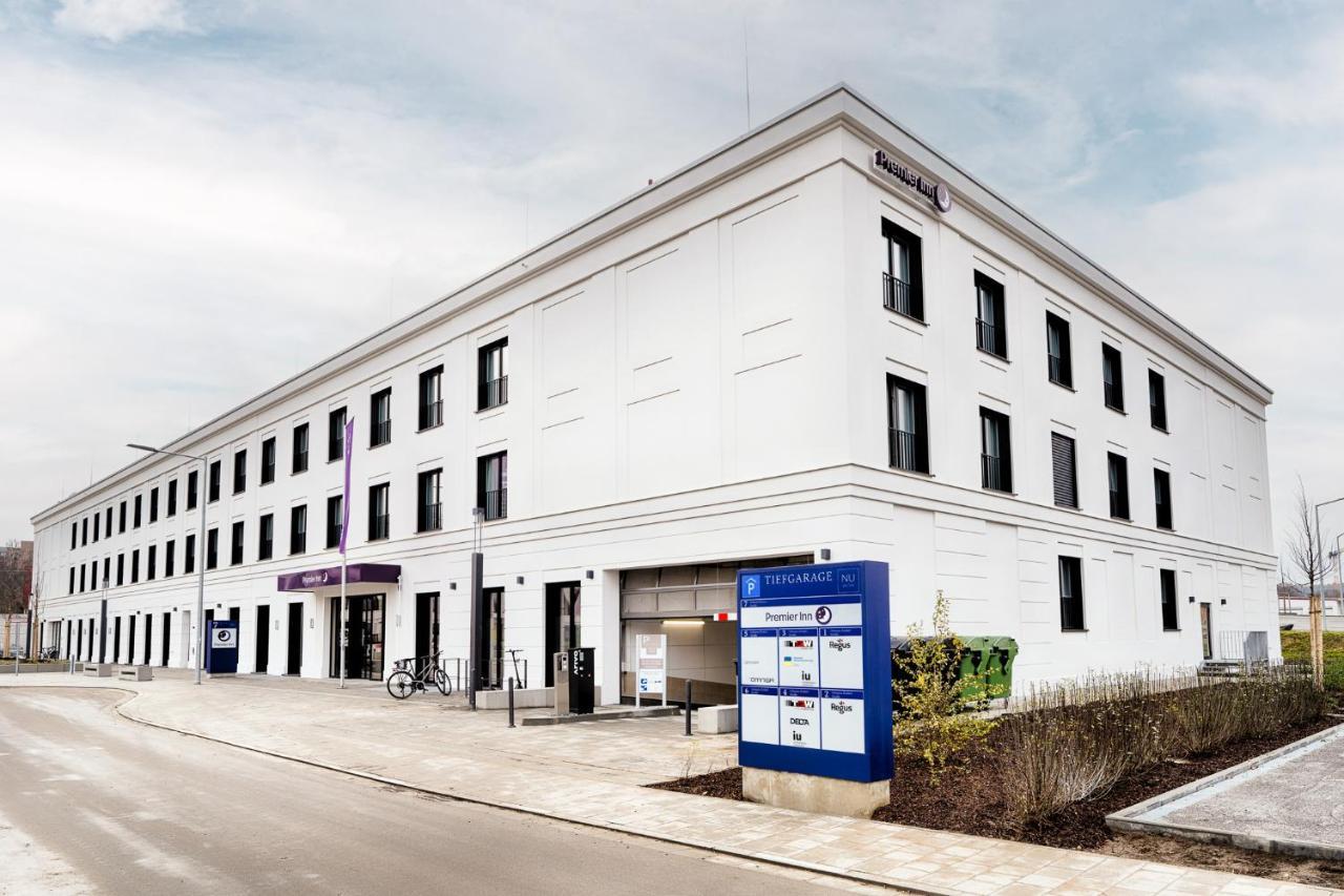 Premier Inn Regensburg City Centre Exterior photo