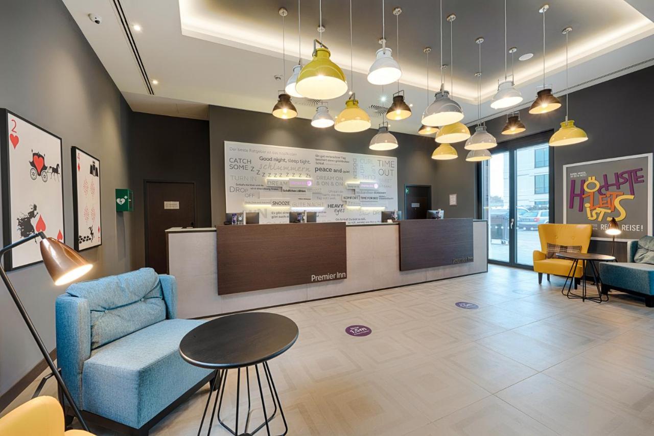 Premier Inn Regensburg City Centre Exterior photo
